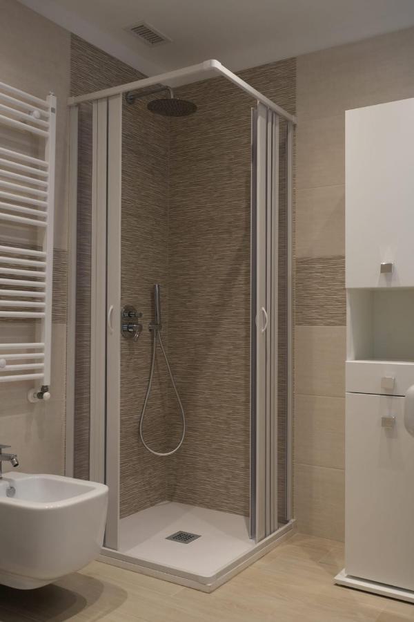Homega - City Center New Apartment Бари Екстериор снимка