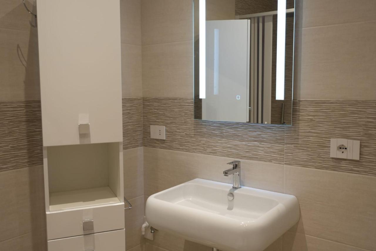 Homega - City Center New Apartment Бари Екстериор снимка
